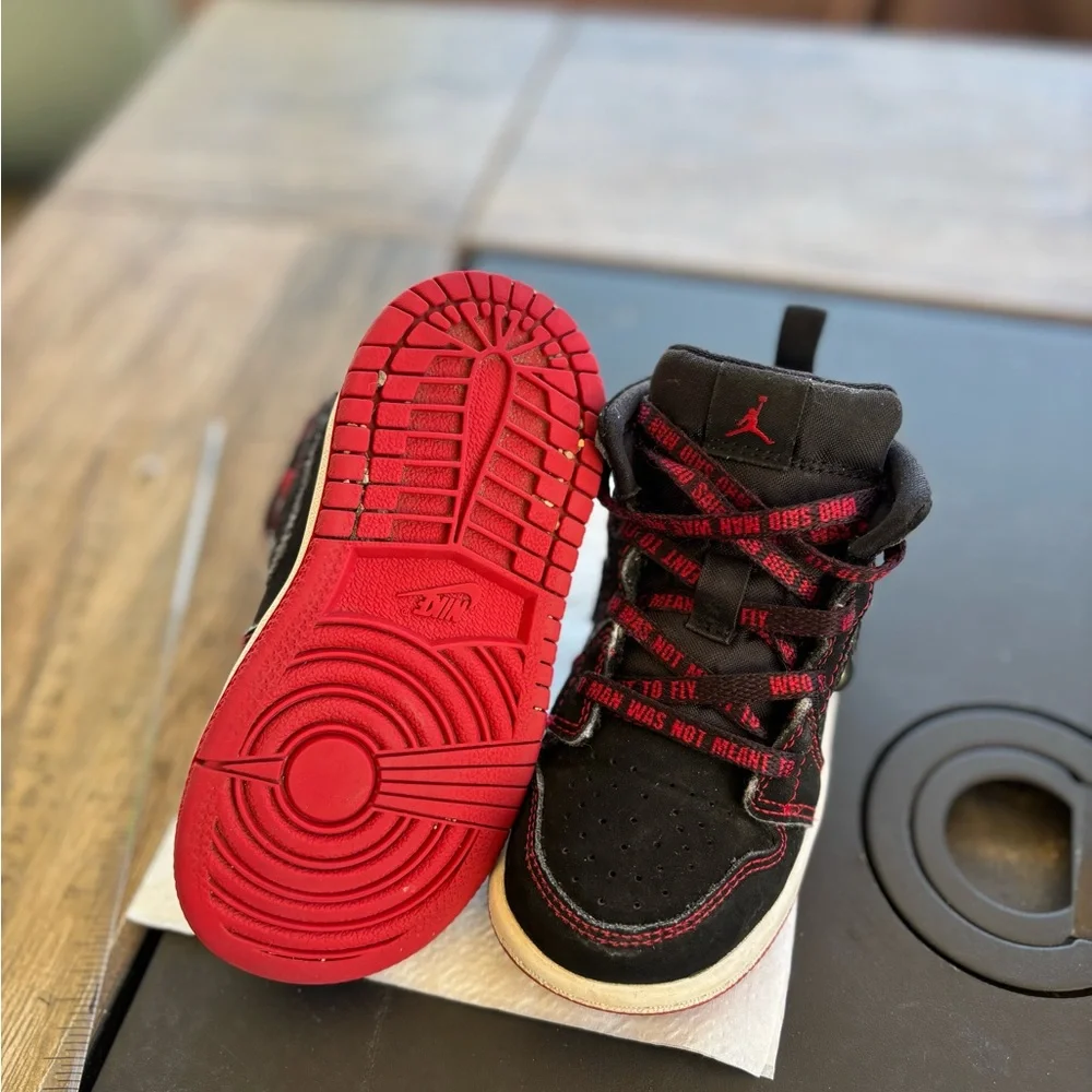 Size 7C Nike Air Jordan Retro 1 Mid Toddler used CU6619-062